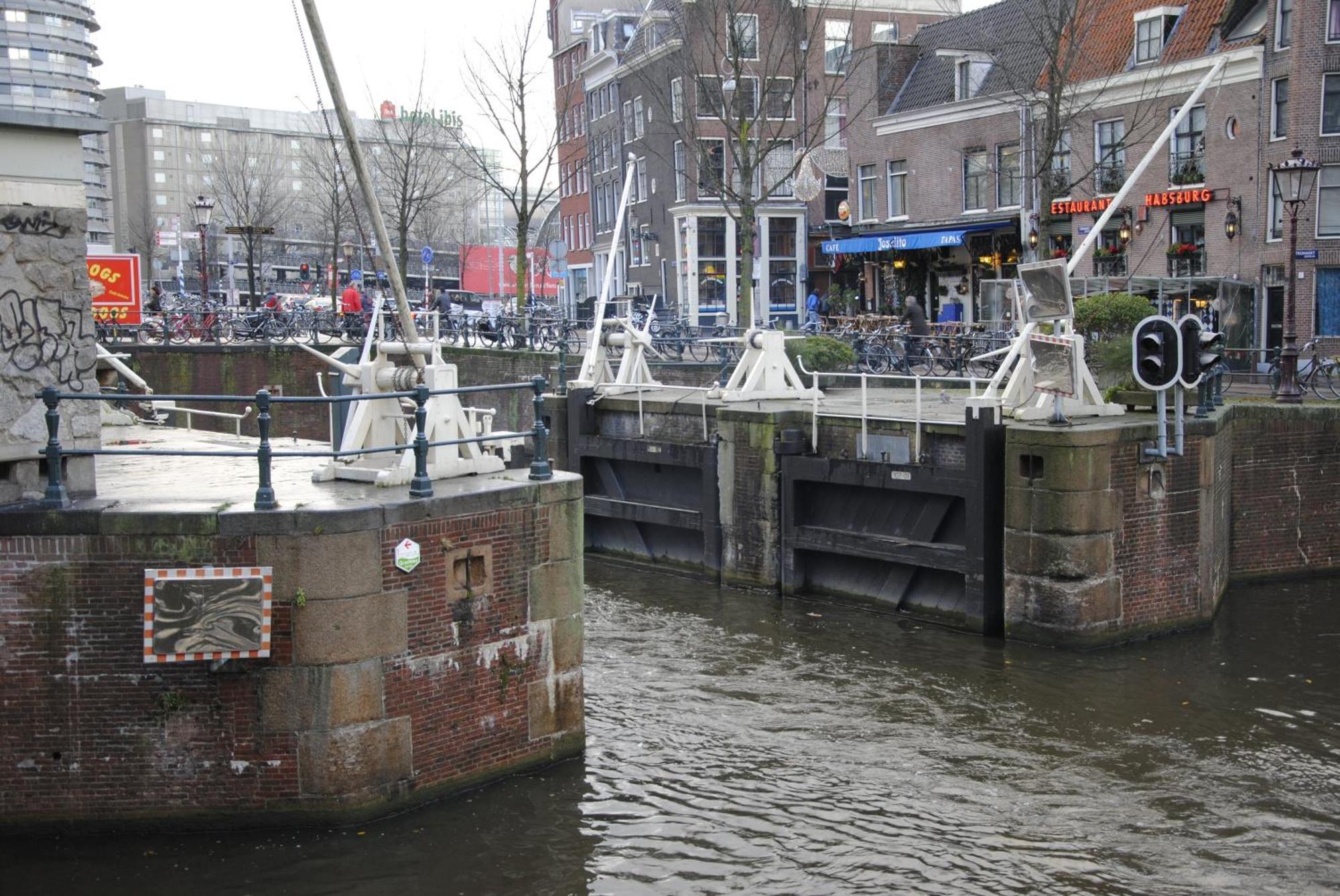 The Old Lady Hotel Amsterdam Exterior photo